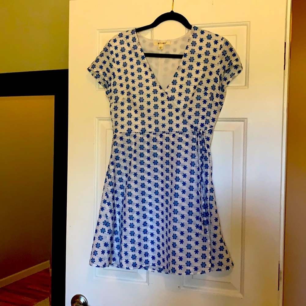 Adorable summer dress.